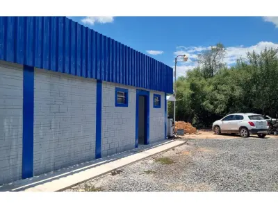 Local comercial en venta con vivienda en Loma Plata 3
