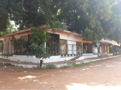 Local comercial en venta en Juan de Salazar, Limpio 2