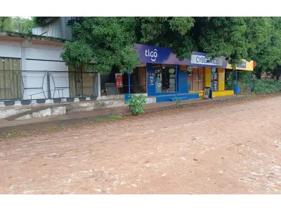 Local comercial en venta en Juan de Salazar, Limpio 3