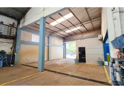 Local comercial en venta en Presidente Franco 3
