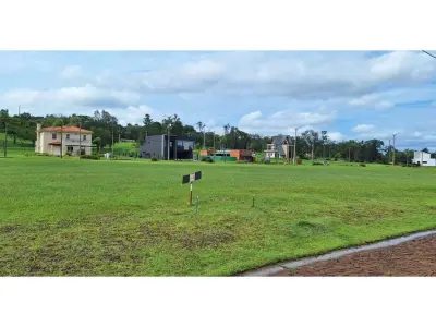Lote à venda em condomínio fechado La Trinidad, Encarnación 4