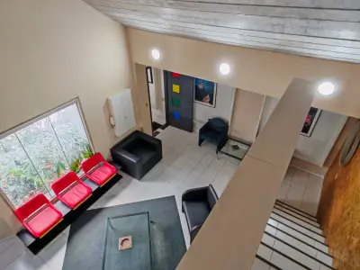 Oficina amoblada de 200 m² en alquiler en Avda. Artigas 4