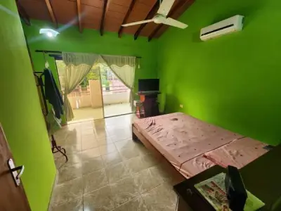 Amplo imóvel à venda em Ypané — 2 casas e salões comerciais 4