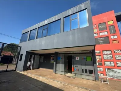 Propiedad comercial e industrial en venta en Limpio 3