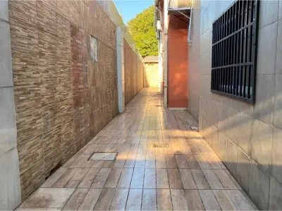 Propriedade comercial à venda com depósito em Pettirossi 2