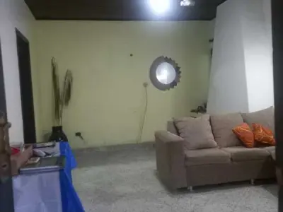 Propiedad con 2 casas en venta en Bo. Obrero, Asunción 4