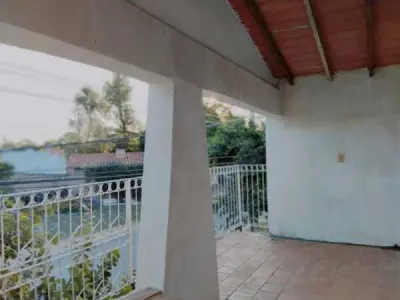 Propiedad con dos casas y tinglado en venta, Mariano Roque Alonso 3