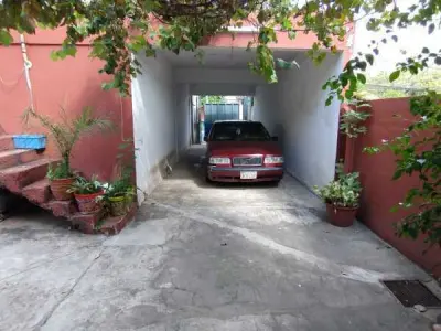 Propiedad de dos plantas en venta en Fernando de la Mora 3