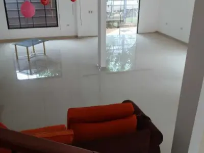 Imóvel de esquina à venda em Isla Bogado, Luque – 4 construções independentes 4