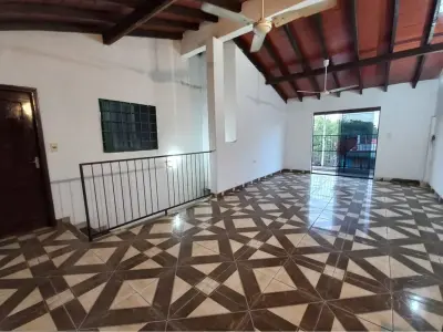 Propriedade à venda com salão comercial e apartamento em San Lorenzo 3