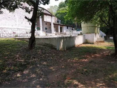 Propiedad industrial y comercial en venta en San Antonio 4