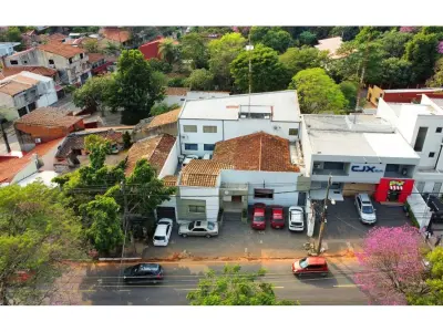 Residência ampla à venda para escritório no Barrio Jara 2