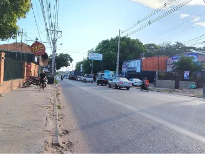 Residencia comercial en venta en Laurelty, Luque 2