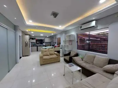 Residencia de dos plantas en venta en San José, Ciudad del Este 2