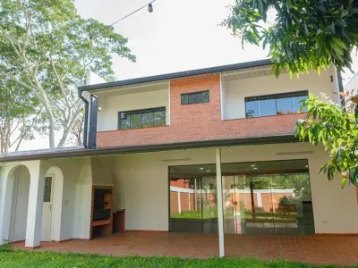 Residencia de lujo en venta en Mariano Roque Alonso 3