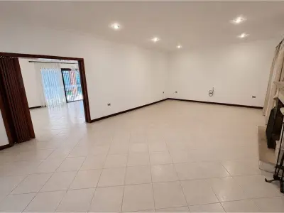 Residência para alugar em Bernardino Caballero, Assunção 4