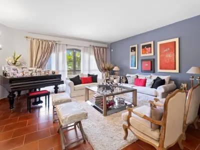 Five-bedroom house for sale in Manorá 2