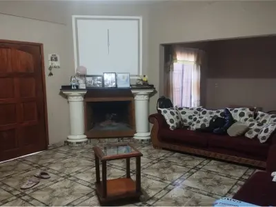 Residencia en venta con local comercial en Encarnación 3