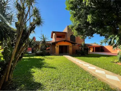 Residencia en venta de dos plantas en Hernandarias 3