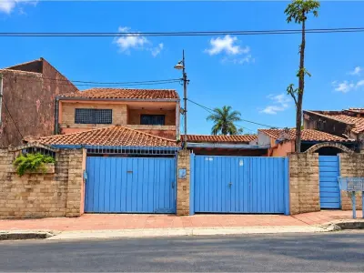 Residência à venda no bairro Dr. Francia, Assunção 2