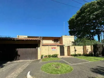 Residencia en venta en barrio Santa Ana, Asunción 2