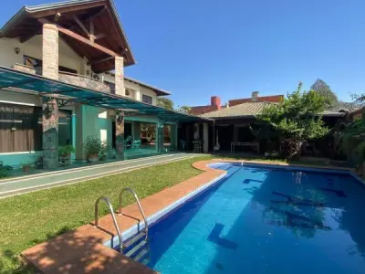 Residencia en venta en Lambaré, Barrio Kennedy – 5 dormitorios 3