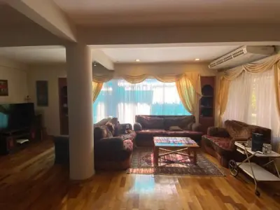 Residencia en venta en Lambaré, Barrio Kennedy – 5 dormitorios 5