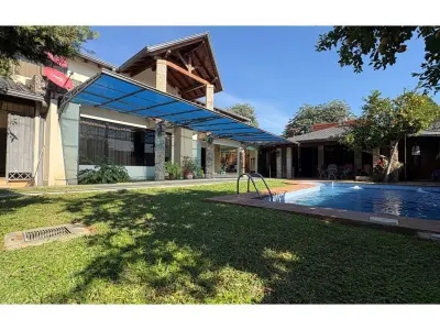 Residencia en venta en Lambaré, Barrio Kennedy – 5 dormitorios 2