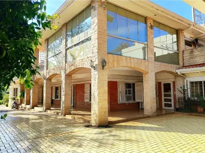Residencia en venta en Las Mercedes, Asunción 3