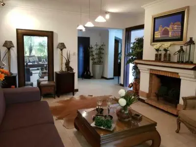 Residência à venda no Mcal. López, Assunção 3