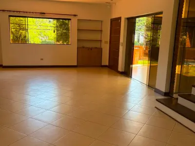 Residência premium à venda no bairro Mburucuyá 3