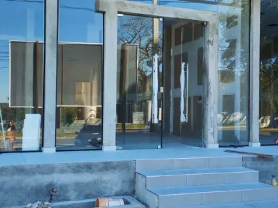 Salón comercial a estrenar en San Isidro, Lambaré 3