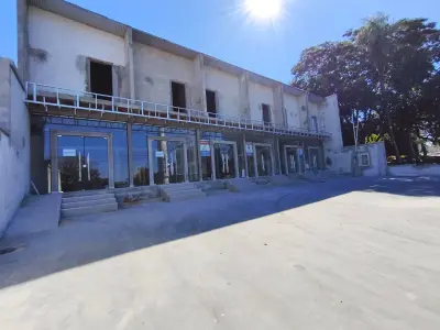 Salón comercial a estrenar en San Isidro, Lambaré 4