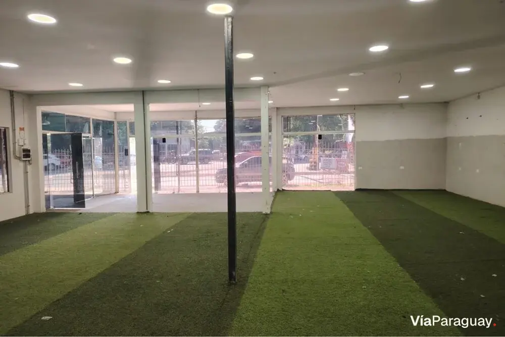 156 m² commercial space for rent on Av. La Victoria, San Lorenzo — with parking
