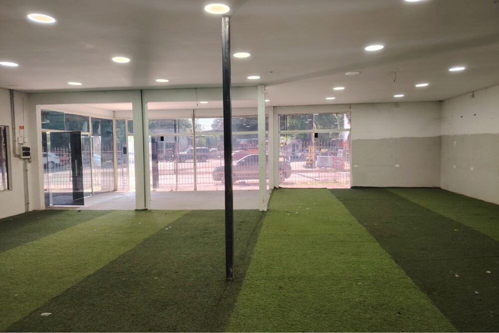 Salón comercial de 156 m² en alquiler sobre Av. La Victoria, San Lorenzo — con estacionamiento