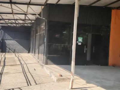 156 m² commercial space for rent on Av. La Victoria, San Lorenzo — with parking 3