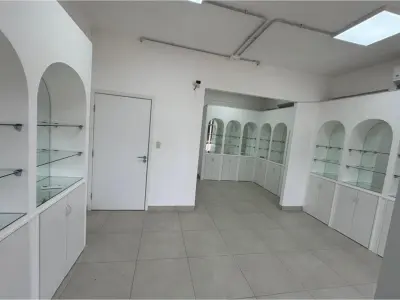 Salão comercial mobiliado para alugar em Loma Plata 3