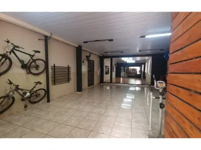 Salón comercial con casa en venta en Hernandarias 2