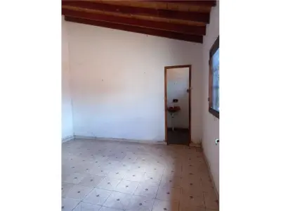 Salão comercial com apartamento à venda em Ypané 3
