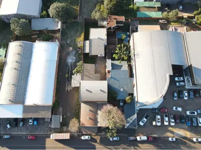 Salão comercial com casa e depósitos à venda em Encarnación 4