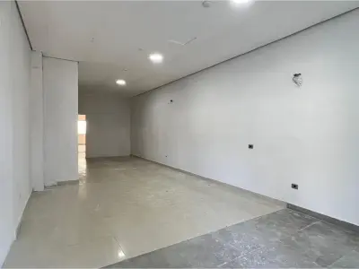 Salão comercial para alugar em Bernardino Caballero 5
