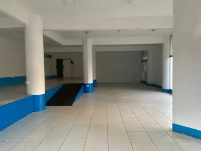 Salão comercial para alugar no centro de Encarnación 2