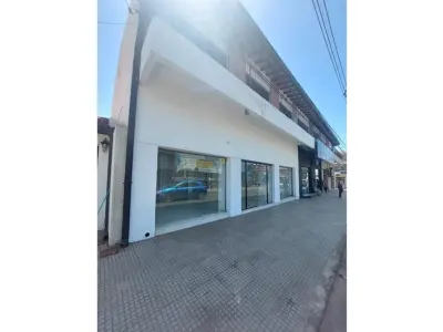 Salão comercial para alugar no centro de Itauguá 2