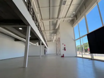 Salón comercial en alquiler en Fernando de la Mora 3