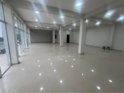 Salão comercial para alugar em Limpio, Centro 2