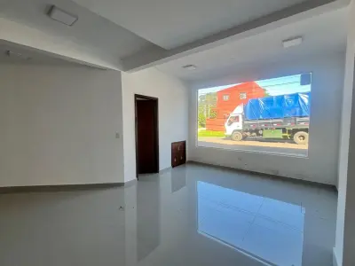 Salón comercial en alquiler en Loma Merlo, Luque 3