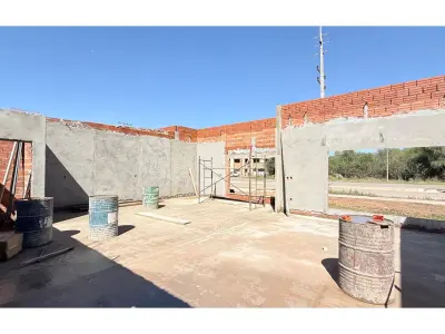 Salão comercial para alugar em Loma Plata 4