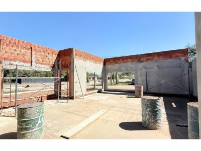 Salão comercial para alugar em Loma Plata 5
