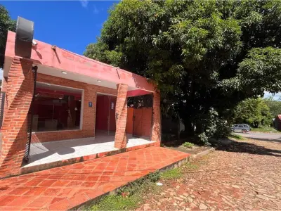 Salón comercial en alquiler en Ñemby, Central 4