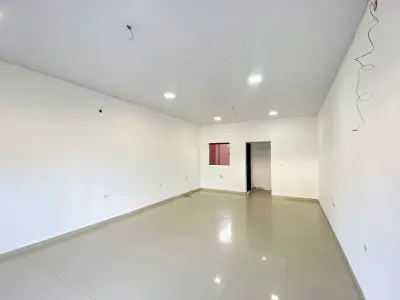 Salão comercial para alugar em Villa Elisa, Mbokajaty 3